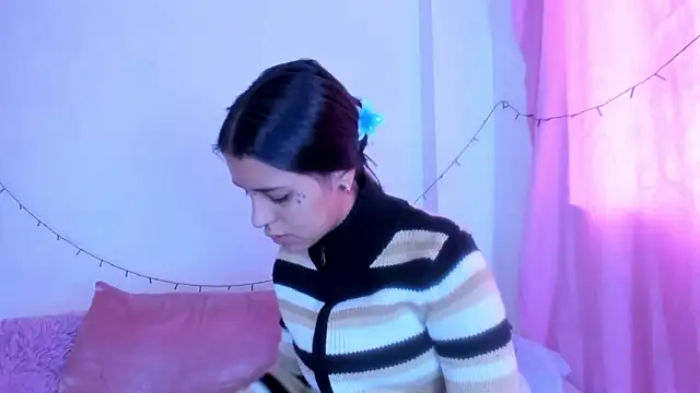 Snapshot of Abby_roussee chatting on September 18, 2025, 4:21 pm Abby roussee online show from September 18, 2025, 4:21 pm