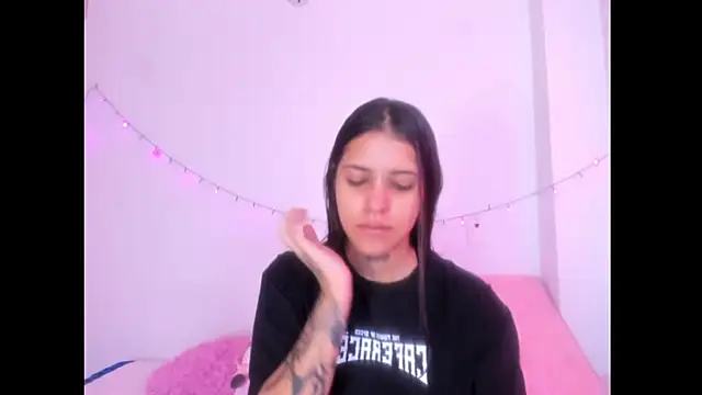 Snapshot of Abby_roussee chatting on October 27, 2025, 2:40 pm Abby roussee online show from October 27, 2025, 2:40 pm