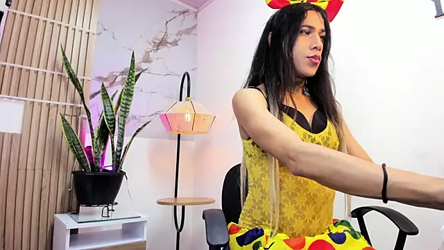 Snapshot of Oriana-Luxty chatting on October 25, 2025, 10:43 pm Oriana-Luxty online show from October 25, 2025, 10:43 pm