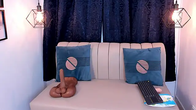 natasha moreno online show from September 24, 2025, 12:33 pm