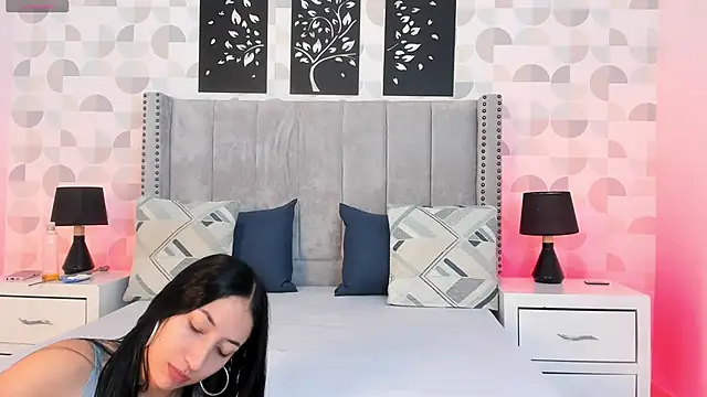 natasha moreno online show from November 17, 2025, 12:31 pm