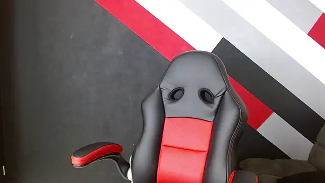 Snapshot of NatiHoran chatting on September 19, 2025, 12:14 am NatiHoran online show from September 19, 2025, 12:14 am