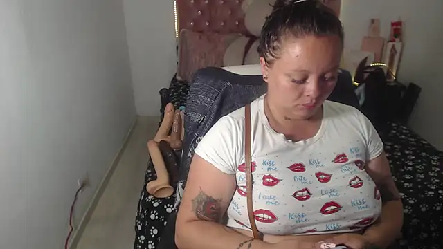 Snapshot of patty_squirt_ chatting on October 20, 2025, 2:46 am patty squirt  online show from October 20, 2025, 2:46 am