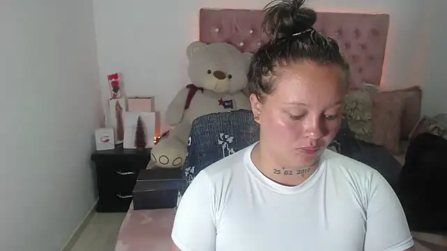 Snapshot of patty_squirt_ chatting on October 4, 2025, 2:24 am patty squirt  online show from October 4, 2025, 2:24 am