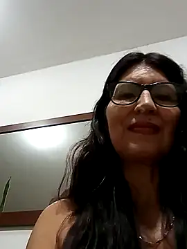 Snapshot of swity_foster chatting on October 17, 2025, 8:39 am swity foster online show from October 17, 2025, 8:39 am