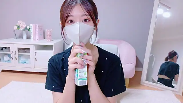 Snapshot of Yuna-ch chatting on September 9, 2025, 8:13 am Yuna-ch online show from September 9, 2025, 8:13 am