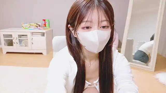 Snapshot of Yuna-ch chatting on October 29, 2025, 1:43 pm Yuna-ch online show from October 29, 2025, 1:43 pm