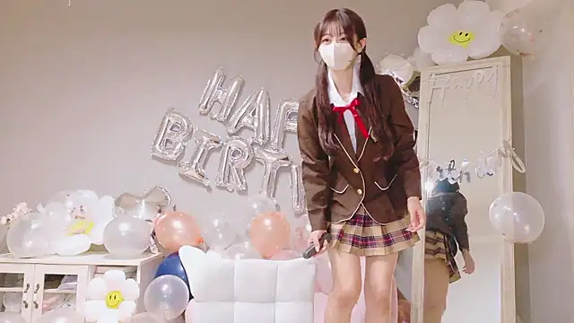 Snapshot of Yuna-ch chatting on October 13, 2025, 10:39 am Yuna-ch online show from October 13, 2025, 10:39 am