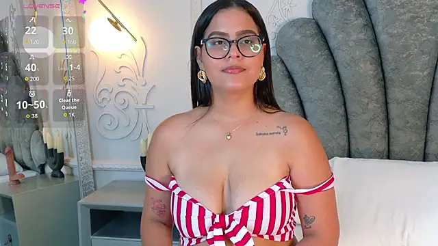 Scarlet-Noir online show from September 16, 2025, 4:13 am