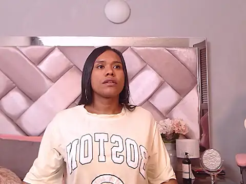 Snapshot of Ashleyroberst chatting on October 18, 2025, 10:28 am Ashleyroberst online show from October 18, 2025, 10:28 am