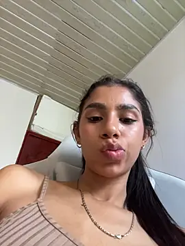 BrunetteAdams001 online show from October 22, 2025, 3:11 pm