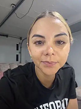 Snapshot of Ladydi000 chatting on October 15, 2025, 10:07 pm Ladydi000 online show from October 15, 2025, 10:07 pm