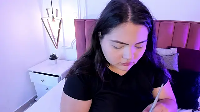 Tessa Sinclaire online show from October 13, 2025, 7:37 pm