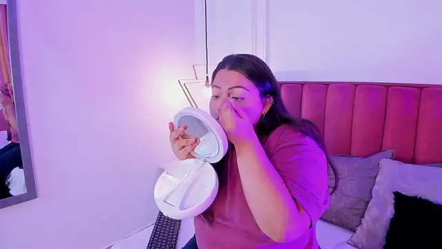 Tessa Sinclaire online show from September 16, 2025, 8:10 pm