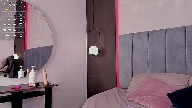 mily  18 online show from September 25, 2025, 3:34 am