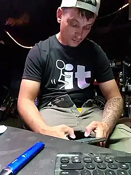 Snapshot of twistafatpipe chatting on October 18, 2025, 9:50 pm twistafatpipe online show from October 18, 2025, 9:50 pm