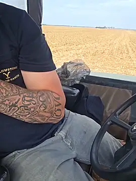 Snapshot of twistafatpipe chatting on October 13, 2025, 5:36 pm twistafatpipe online show from October 13, 2025, 5:36 pm