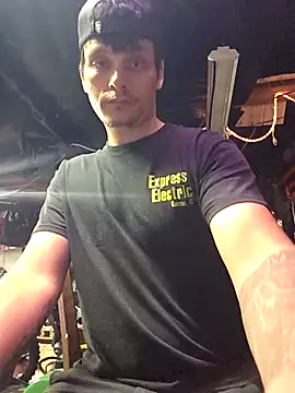 Snapshot of twistafatpipe chatting on October 5, 2025, 11:06 pm twistafatpipe online show from October 5, 2025, 11:06 pm