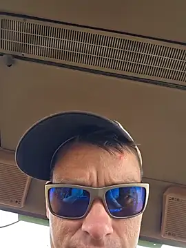 Snapshot of twistafatpipe chatting on October 17, 2025, 7:04 pm twistafatpipe online show from October 17, 2025, 7:04 pm