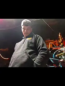 Snapshot of twistafatpipe chatting on October 17, 2025, 5:44 am twistafatpipe online show from October 17, 2025, 5:44 am