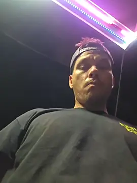 Snapshot of twistafatpipe chatting on October 15, 2025, 12:20 am twistafatpipe online show from October 15, 2025, 12:20 am