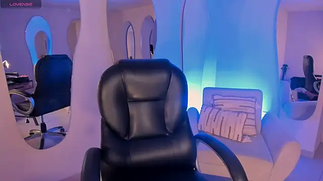 Snapshot of AyshelBrown chatting on October 16, 2025, 4:21 am AyshelBrown online show from October 16, 2025, 4:21 am