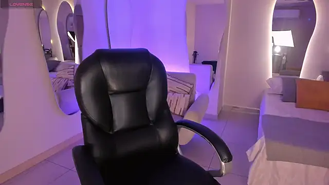 Snapshot of AyshelBrown chatting on October 14, 2025, 3:51 am AyshelBrown online show from October 14, 2025, 3:51 am