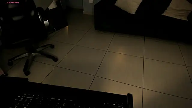 LizzCooper online show from December 18, 2025, 4:06 am