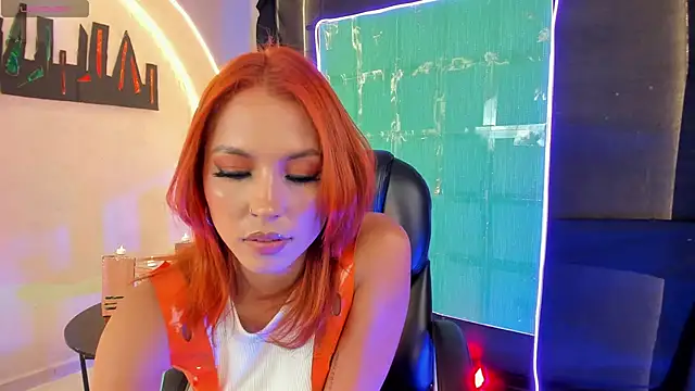 Snapshot of AmberColors_ chatting on October 23, 2025, 8:18 pm AmberColors online show from October 23, 2025, 8:18 pm