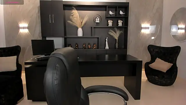 Snapshot of AmberColors_ chatting on October 4, 2025, 7:04 pm AmberColors online show from October 4, 2025, 7:04 pm