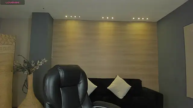 Snapshot of AmberColors_ chatting on October 8, 2025, 7:14 pm AmberColors online show from October 8, 2025, 7:14 pm