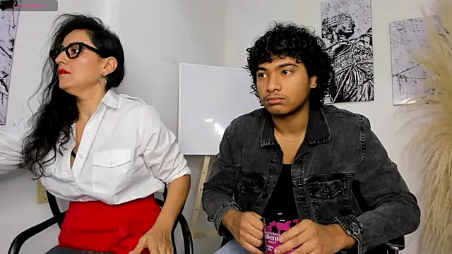 Snapshot of Miriam_milf chatting on October 29, 2025, 12:26 pm Miriam milf online show from October 29, 2025, 12:26 pm