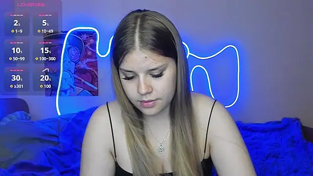 KiraKyler online show from September 12, 2025, 7:52 am