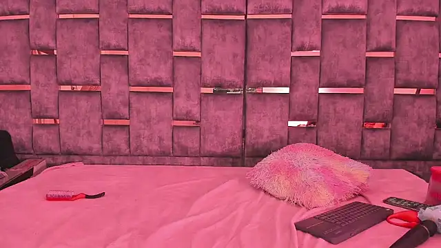 Mitsury foxx online show from September 24, 2025, 5:14 am