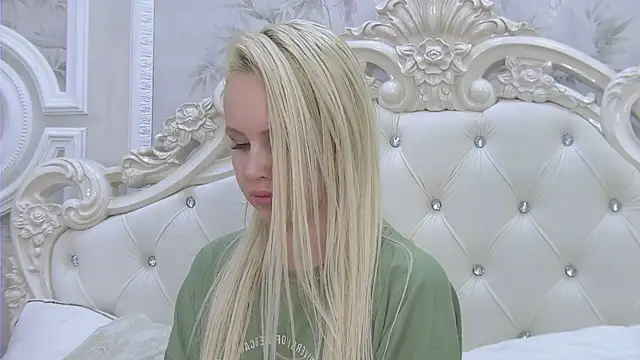 EllieFrosty  online show from November 30, 2025, 3:24 pm