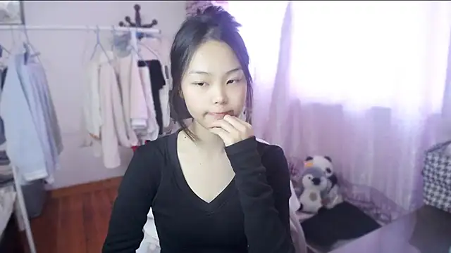 yao-yao  online show from November 25, 2025, 5:19 am