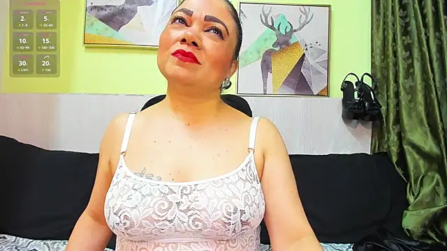 AtheneaArbelaez  online show from December 2, 2025, 8:43 pm