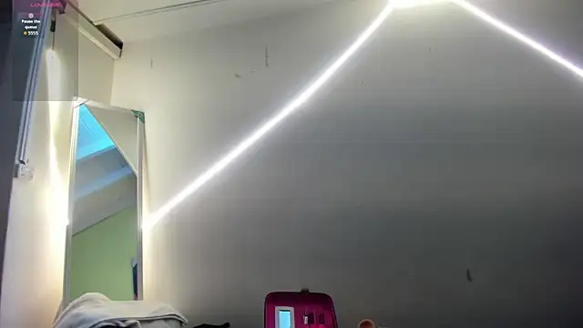 Snapshot of AtheneaArbelaez_ chatting on October 15, 2025, 12:46 pm AtheneaArbelaez  online show from October 15, 2025, 12:46 pm