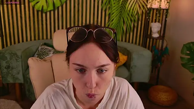 MonikaCarter online show from September 21, 2025, 10:20 am