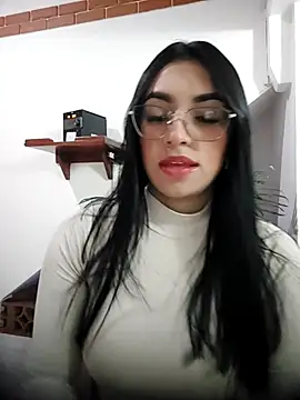 Linda Saenz  online show from November 9, 2025, 10:36 pm