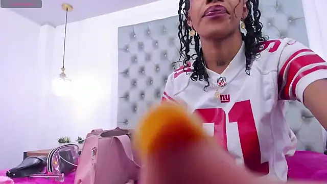 Snapshot of aaliyah_beller chatting on October 18, 2025, 7:38 pm aaliyah beller online show from October 18, 2025, 7:38 pm