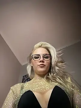 April Purr online show from November 18, 2025, 7:33 am