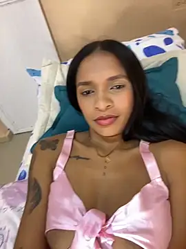 Snapshot of Luna025 chatting on October 3, 2025, 5:53 am Luna025 online show from October 3, 2025, 5:53 am