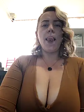 Snapshot of CurvyLust_x chatting on September 25, 2025, 2:23 pm CurvyLust x online show from September 25, 2025, 2:23 pm