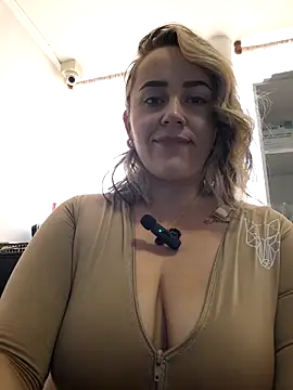 CurvyLust x online show from September 11, 2025, 3:23 pm