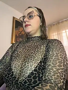 CurvyLust x online show from July 10, 2026, 2:17 pm