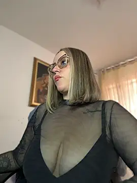 CurvyLust x online show from July 1, 2026, 1:22 pm
