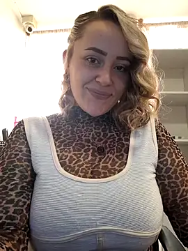 Snapshot of CurvyLust_x chatting on September 27, 2025, 2:45 pm CurvyLust x online show from September 27, 2025, 2:45 pm