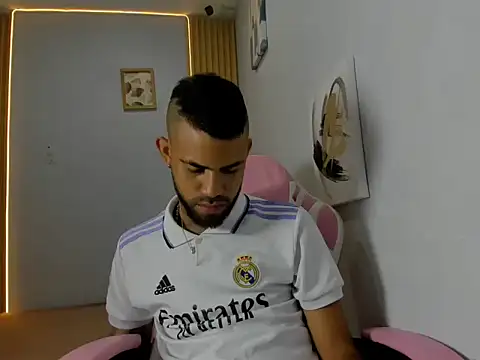 adri sexboy229 online show from September 9, 2025, 1:38 am