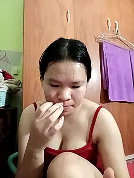 emyeuhss online show from October 6, 2025, 7:47 pm